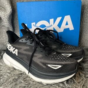 Hoka Clifton 9 Women Size 8.5B Black and White Athletic Shoes